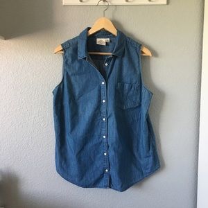 Sleeveless denim shirt